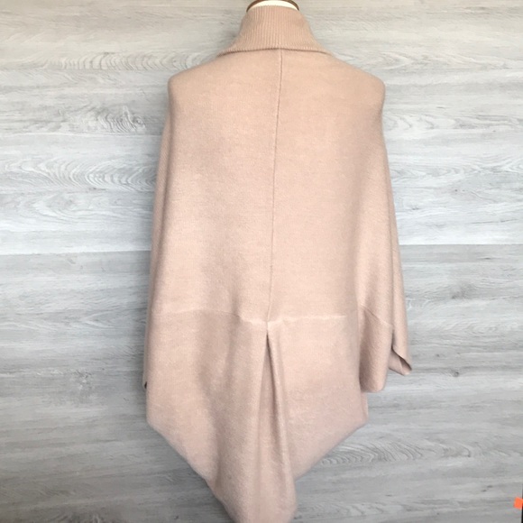 NWOT-Layers by Lizden Soft Cocoon Wrap Shawl, Tan - Picture 2 of 4